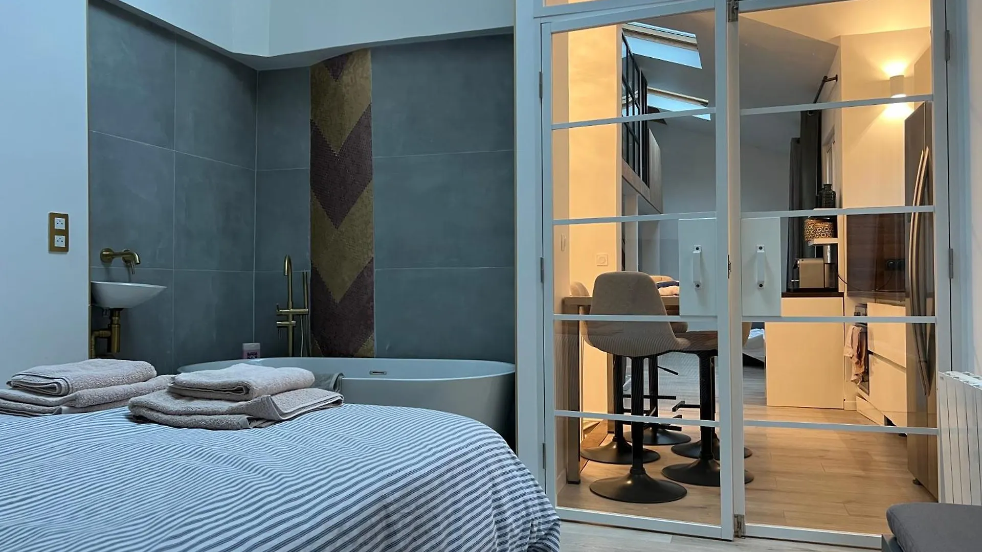 Maison Paris 0*,